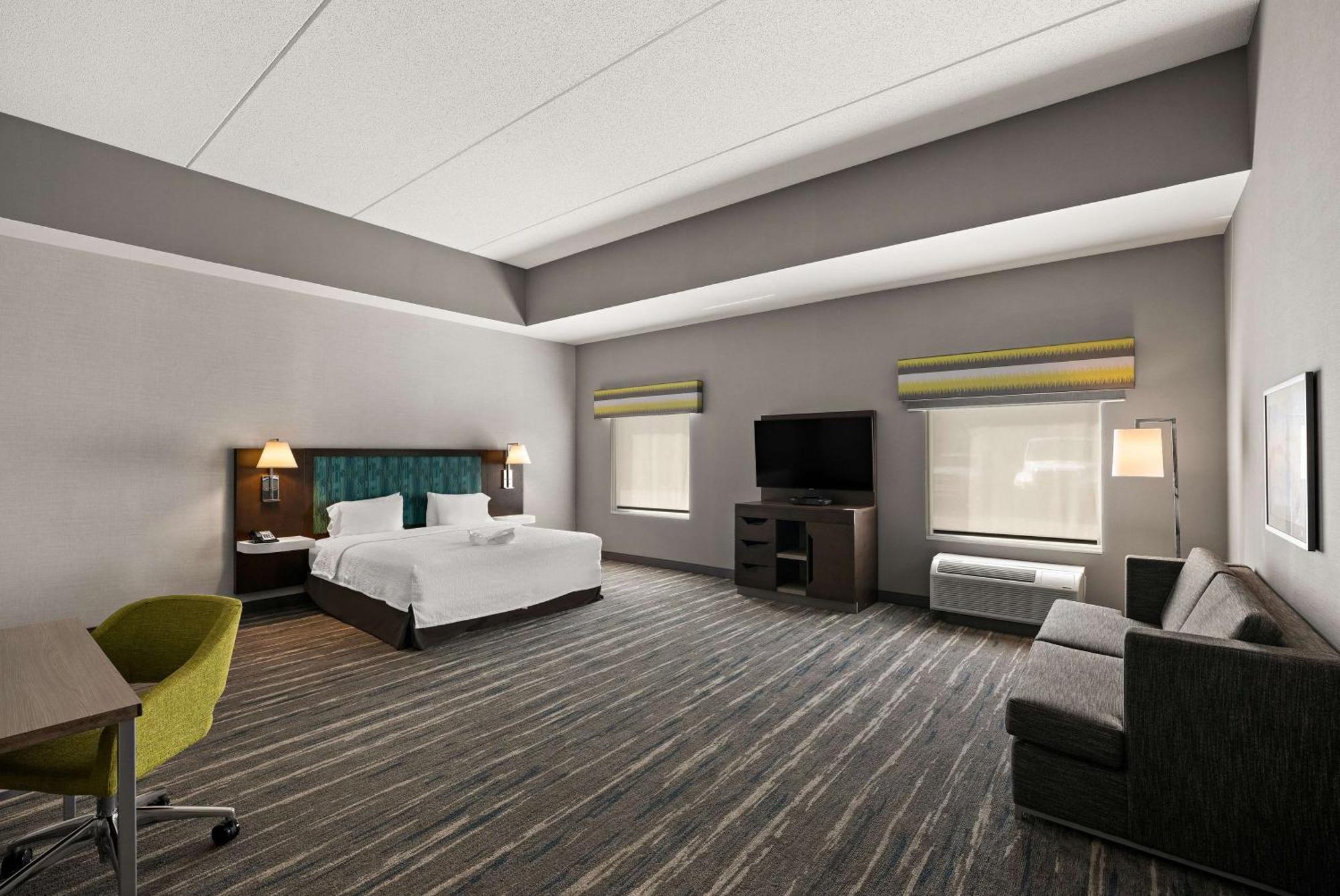 Hampton Inn & Suites Poughkeepsie Spackenkill Exterior foto